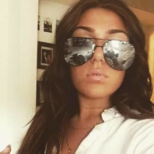 Meet your Posher, Simone